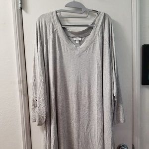 Avenue v neck with snap on sleeves and back 3/4 sleeve ragland heather grey